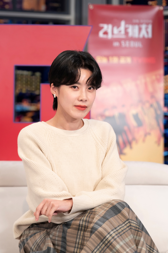 개그우먼 장도연이 19일 오전 온라인 생중계로 열린 티빙 오리지널 '러브캐처 인 서울' 제작발표회에서 포토타임을 갖고 있다. [사진=티빙]