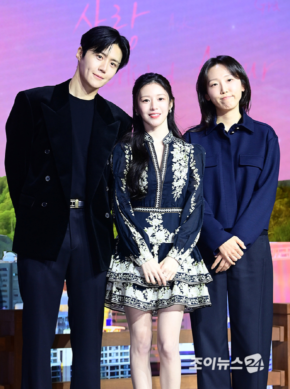 배우 김선호-고윤정-유영은 감독이 13일 오전 서울 강남구 조선팰리스 서울강남에서 열린 넷플릭스 시리즈 '이 사랑 통역 되나요?' 제작발표회에 참석하고 있다. [사진=정소희 기자]