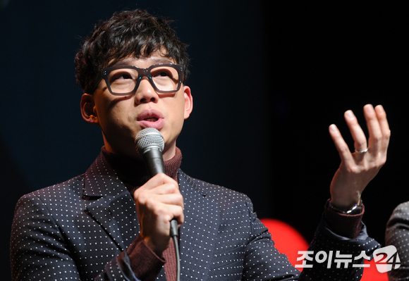 그룹 십센치(10cm)가 18일 오후 서울 동숭동 대학로 해피씨어터에서 열린 세 번째 정규 앨범 '3.0' 발매 기념 쇼케이스에 참석 [사진=조이뉴스 포토DB]