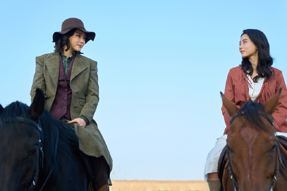 배우 이하늬가 넷플릭스 시리즈 '애마'에서 열연하고 있다. [사진=넷플릭스]