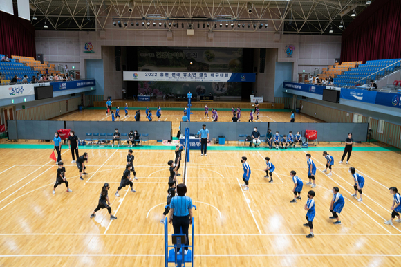 한국배구연맹(KOVO)이 주최한 2022 홍천 전국 유소년클럽배구대회가 지난 16일 시작돼 21일 성황리에 막을 내렸다. [사진=한국배구연맹(KOVO)]