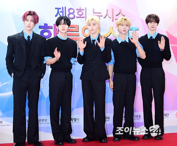 그룹 앤더블(AND2BLE)이 28일 오후 서울 중구 소공동 롯데호텔에서 열린 '제8회 뉴 시스 한류엑스포' 시상식 포토월 행사에 참석하고 있다. [사진=정소희 기자]