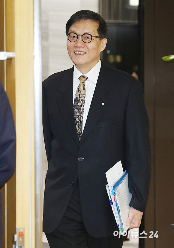 이창용 한국은행 총재가 10일 서울 중구 한국은행 본관에서 열린 금융통화위원회 본회의를 주재하고 있다. 2026.04.10 [사진=사진공동취재단]