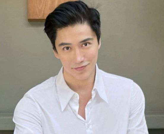 '최강 동안' 외모로 전 세계적인 화제를 모은 싱가포르 사진작가 추안도 탄(Chuando Tan)이 올해 환갑을 맞았다는 소식이 알려졌다. 사진은 환갑을 맞이한 탄. [사진=탄 인스타그램 ]