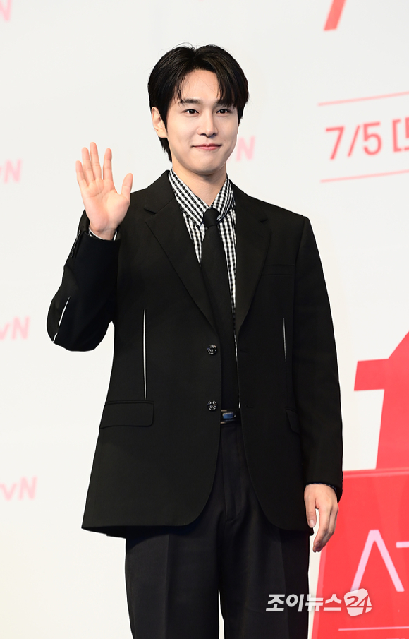 배우 강유석이 1일 오후 서울 영등포구 더링크서울 트리뷰트포트폴리오 호텔에서 열린 tvN 새 토일드라마 '서초동' 제작발표회에 참석하고 있다. [사진=정소희 기자]
