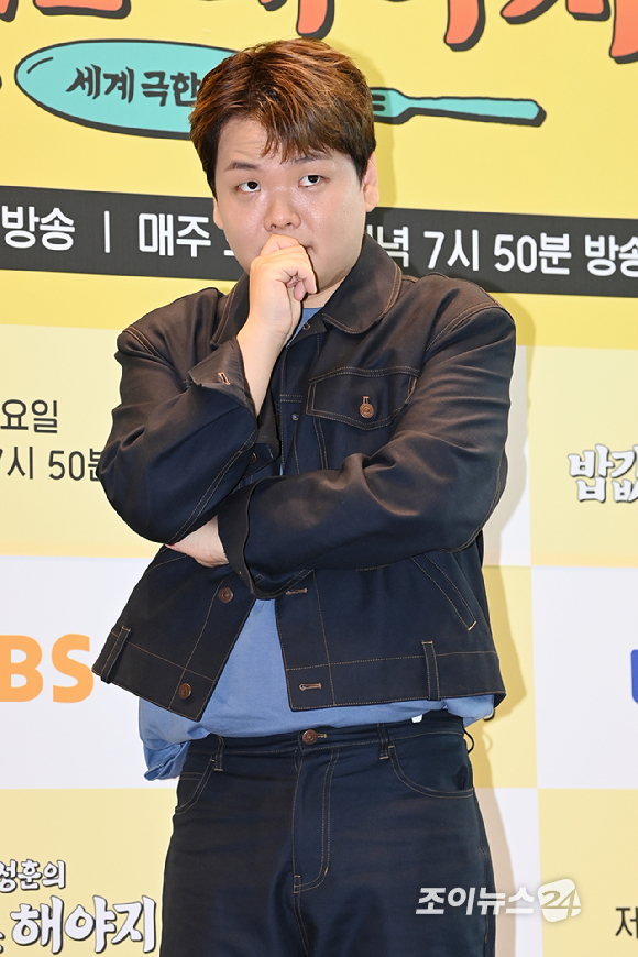 유튜버 곽준빈이 23일 오전 서울 영등포구 여의도동 TwoIFC에서 열린 EBS, ENA 공동제작 '추성훈의 밥값은 해야지' 제작발표회에 참석해 포즈를 취하고 있다. [사진=문수지 기자]