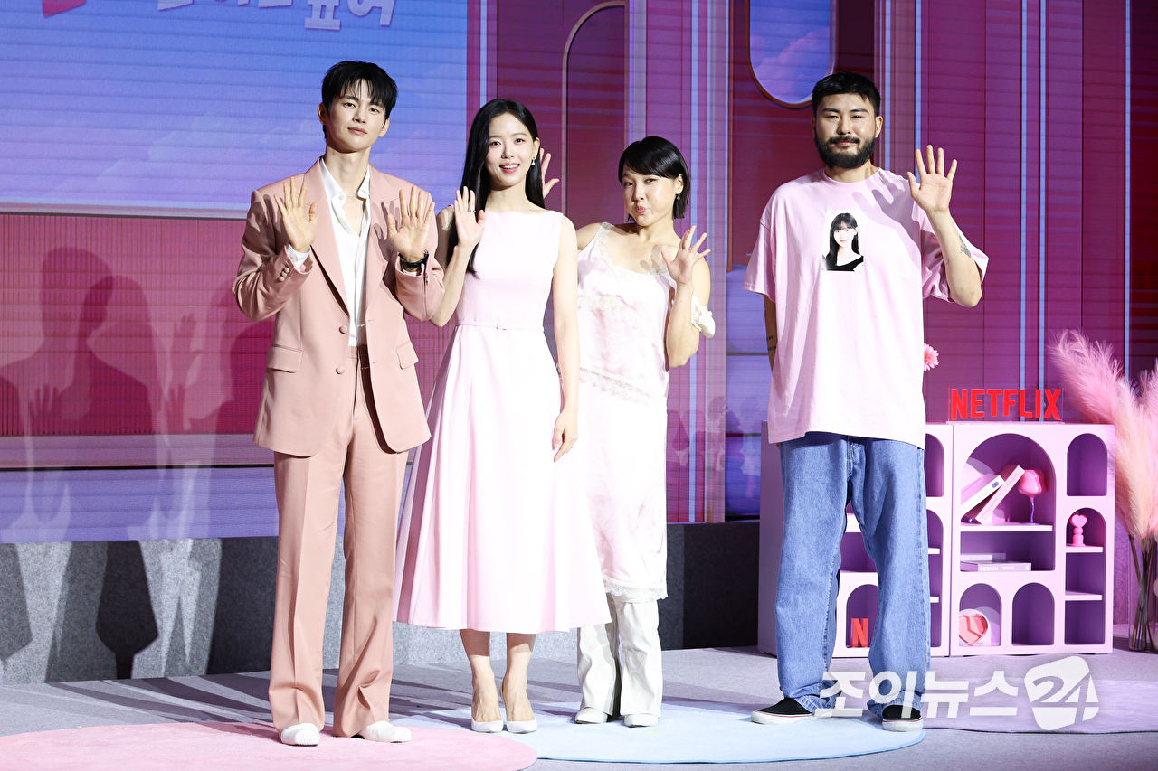 배우 서인국, 가수 카더가든, 코미디언 이은지, 배우 강한나(왼쪽 위부터 시계방향)가 1일 오전 서울 마포구 호텔 나루 서울 엠갤러리에서 진행된 넷플릭스 예능 '모태솔로지만 연애는 하고 싶어 시즌2' 제작발표회에 참석해 포즈를 취하고 있다. [사진=문수지 기자]