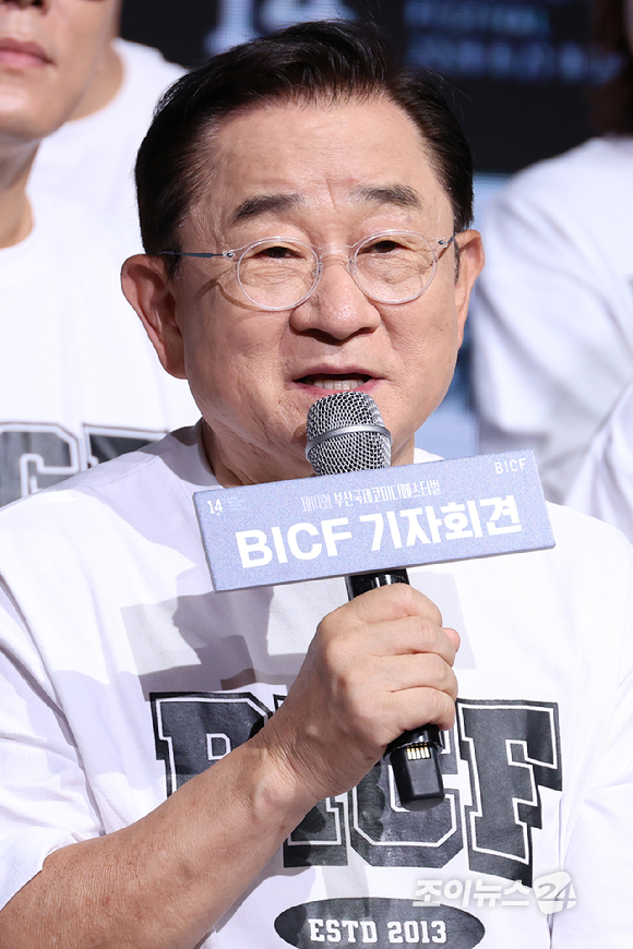 코미디언 이홍렬이 24일 오후 서울 마포구 상암동 쇼킹케이팝센터에서 열린 '제14회 부산국제코미디페스티벌(BICF)' 기자회견에 참석해 소감을 말하고 있다. [사진=문수지 기자]