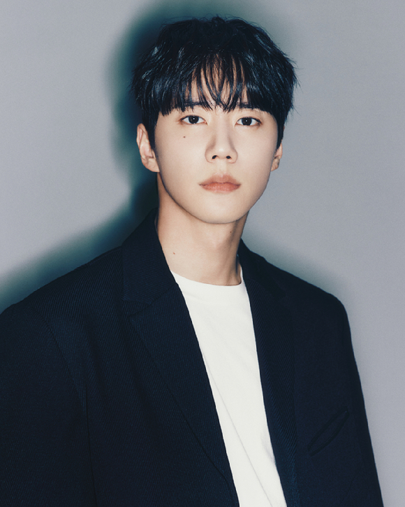 배우 이준영이 넷플릭스 시리즈 '황야'(감독 허명행) 인터뷰에 앞서 포즈를 취하고 있다. [사진=넷플릭스]