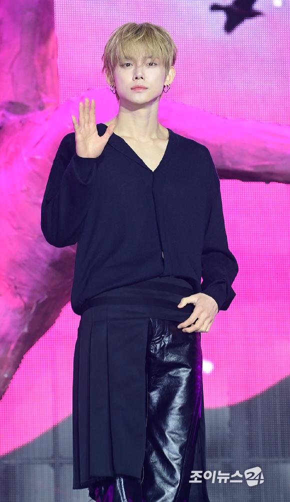 그룹 투모로우바이투게더 연준이 13일 오후 서울시 성북구 안암동 고려대학교 화정체육관에서 열린 투모로우바이투게더(TOMORROW X TOGETHER, TXT) 미니 8집 '7TH YEAR: 가시덤불에 잠시 바람이 멈췄을 때' 발매 기념 쇼케이스에 참석하고 있다. [사진=정소희 기자]