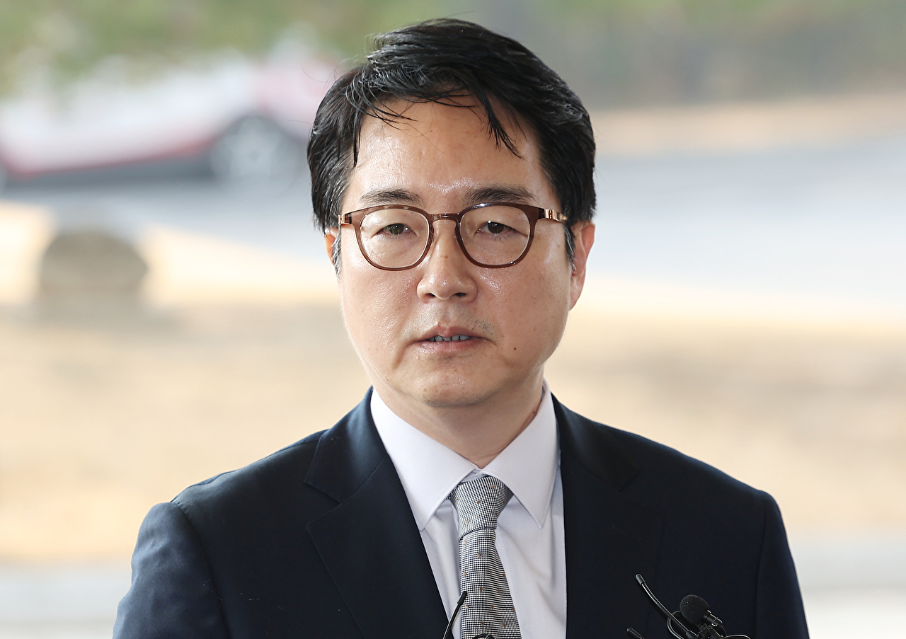 심우정 검찰총장이 10일 서울 서초구 대검찰청으로 향하며 취재진 질문에 답하고 있다. 2025.3.10 [사진=연합뉴스]