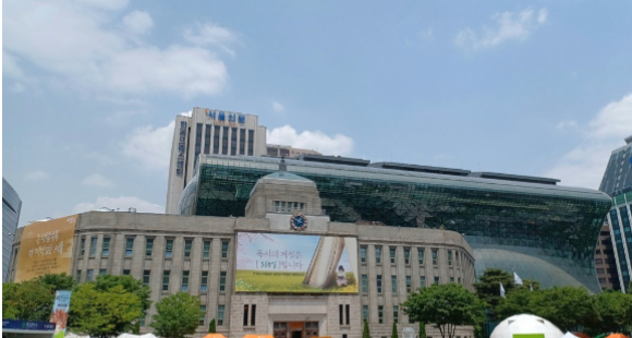 서울시가 '서울특별시민상' 어린이&middot;청소년 부문 수상 후보자를 모집한다. 사진은 서울시청 전경. [사진=서울시]