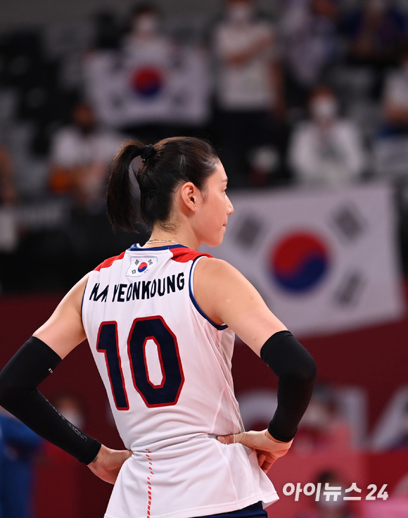 6일 오후 일본 도쿄 아리아케 아레나에서 열린 2020 도쿄올림픽 여자 배구 준결승 대한민국 대 브라질의 경기가 진행됐다. 한국 김연경이 아쉬워하고 있다.