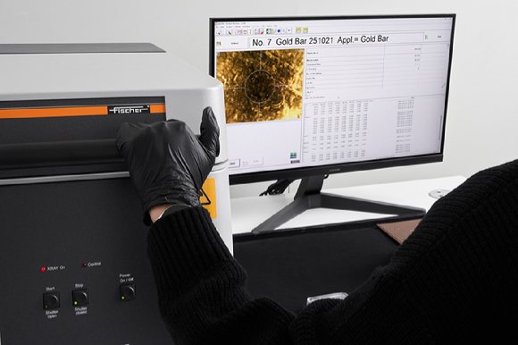 금의 순도 및 원소 단위를 분석하는 XRF 기반 분석기. [사진=크림]