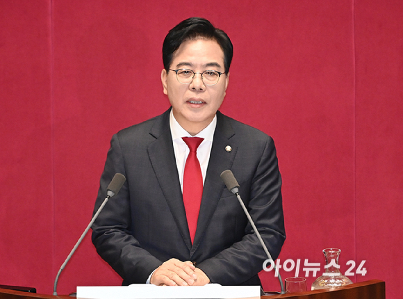 송언석 국민의힘 원내대표가 10일 서울 여의도 국회 본회의에서 교섭단체 대표 연설을 하고 있다. [사진=곽영래 기자]