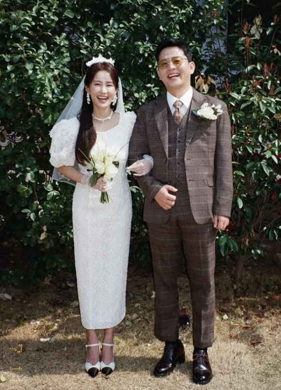 김지민 김준호가 웨딩화보를 공개했다. [사진=김지민 인스타그램 ]