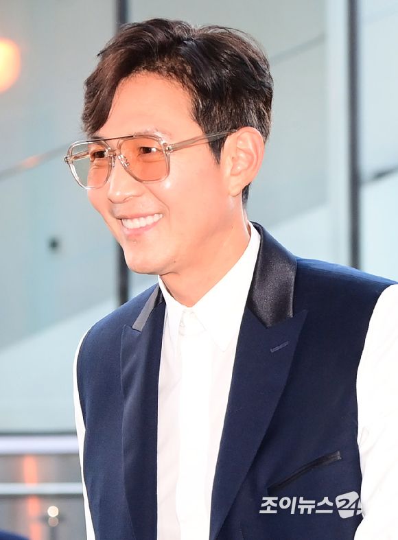 배우 이정재가 2일 오후 서울 한남동 리움미술관에서 열린 'CJ 나이트 인 셀러브레이션 오브 프리즈 서울'에 참석하고 있다. [사진=정소희 기자]