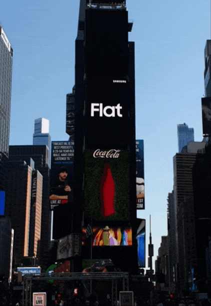 미국 뉴욕 맨해튼 타임스퀘어에 걸린 삼성전자 '갤럭시 언팩 2022' 옥외 광고.  [영상=장유미 기자]