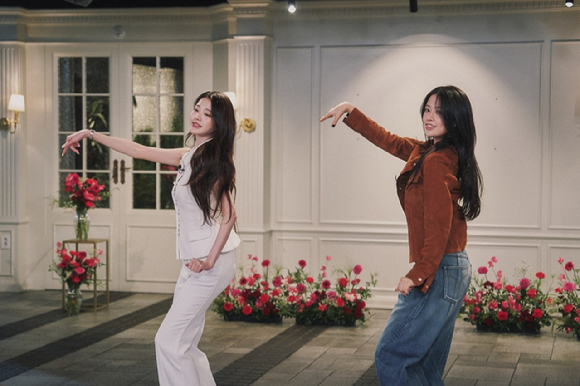 '유 퀴즈 온 더 블록' 장원영, 안유진 [사진=tvN ]