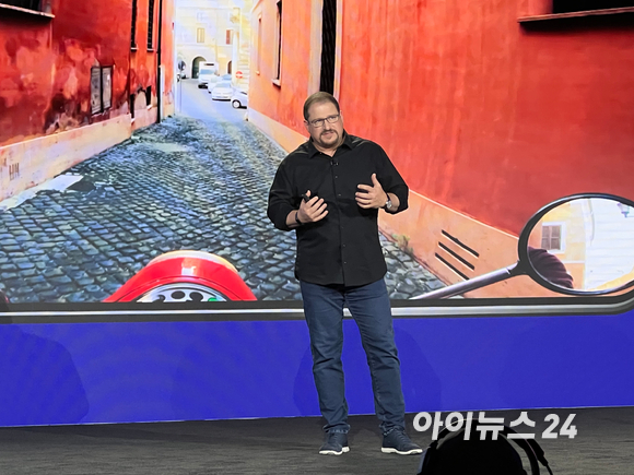 크리스티아노 아몬 퀄컴 CEO가 15일(현지시간) 미국 마우이 그랜드 와일레아 호텔에서 열린 퀄컴 스냅드래곤 테크 서밋 2022에서 기조연설에 나선 모습 [사진=김문기 기자]