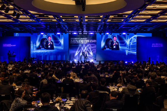 정일택 금호타이어가 대표가 17일 그랜드 하얏트 호텔에서 진행한 '2026 금호 멤버스데이' 행사에서 인사말하고 있다. [사진=금호타이어]