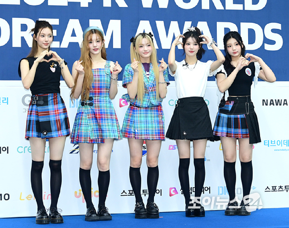 그룹 아일릿(ILLIT)이 22일 오후 서울 송파구 잠실실내체육관에서 열린 '2024 K-WORLD DREAM AWARDS(2024 케이 월드 드림 어워즈)' 블루 카펫에 참석하고 있다. [사진=정소희 기자]