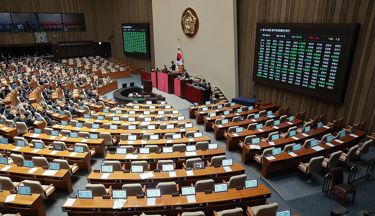 지난 7월 31일 국회에서 열린 7월 임시국회 제3차 본회의에서 전날 상정된 검사의 보완수사권 폐지를 골자로 한 형사소송법 일부개정법률안이 통과되고 있다. 2026.7.31 [사진=연합뉴스]