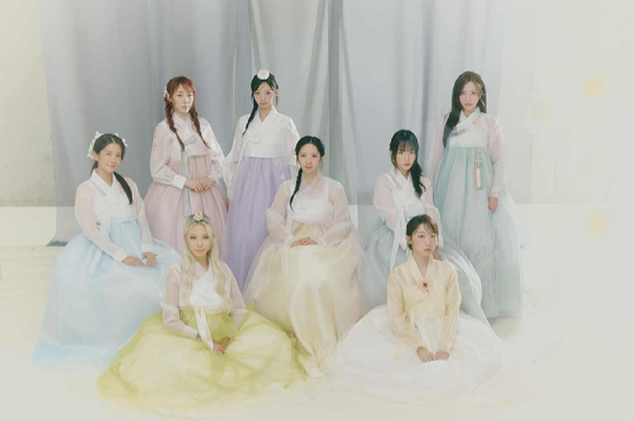 우주소녀, 한복 입고 화사한 비주얼 &quot;추석엔 가족들과 힐링 하세요&quot;