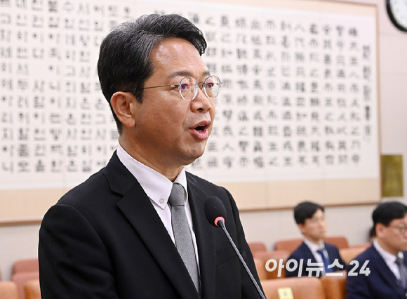 김승원 법무부 장관 후보자가 15일 서울 여의도 국회 법제사법위원회에서 열린 인사청문회에서 모두발언을 하고 있다. [사진=곽영래 기자]