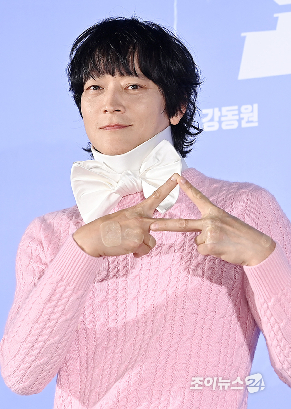 배우 강동원이 7일 오전 서울 자양동 롯데시네마 건대입구에서 열린 영화 '와일드 씽' 제작보고회에서 포토타임을 갖고 있다. [사진=곽영래 기자]