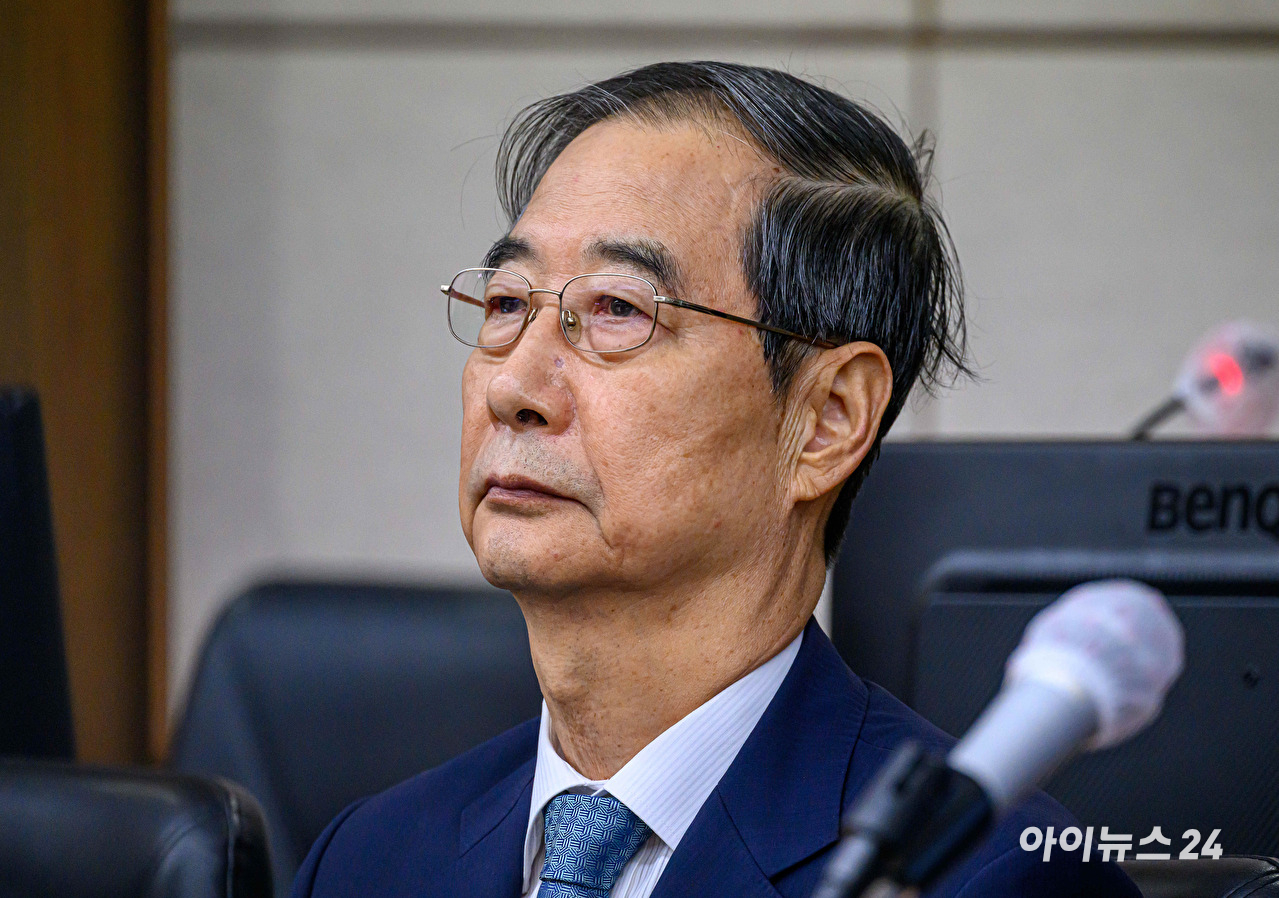 한덕수 전 국무총리가 30일 서울 서초구 서울중앙지법에서 열린 내란 우두머리 방조 및 위증 등 혐의 재판에 피고인으로 출석하고 있다. [사진=사진공동취재단]