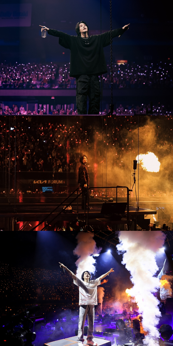 슈가가 지난 달부터 진행된 북미 솔로 투어 &lsquo;SUGA | Agust D TOUR D-DAY&rsquo;에서 공연을 펼치고 있다. [사진=빅히트뮤직]