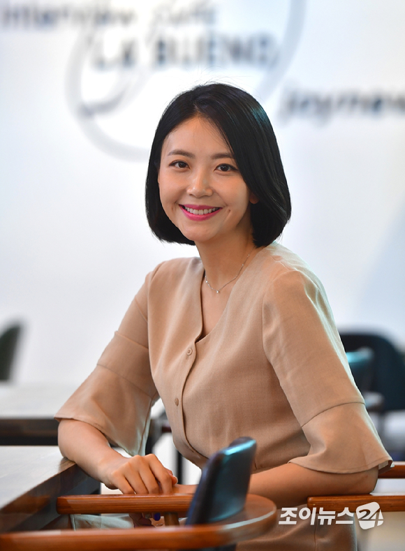 배우 황정음이 27일 오후 서울 양천구 목동 SBS에서 열린 SBS 새 금토드라마 '7인의 부활' 제작발표회에 참석하고 있다. [사진=정소희 기자]