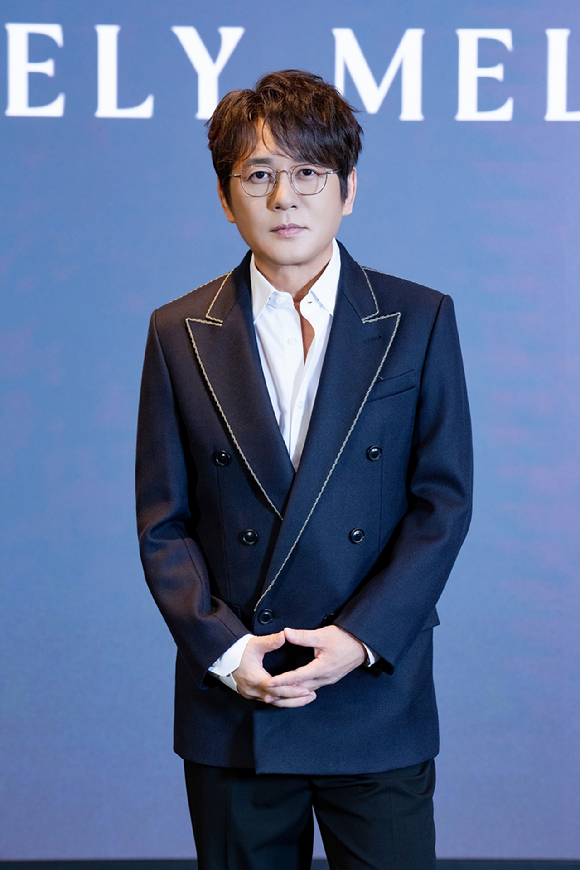 [종합] &quot;은퇴 無, 아름다운 하강&quot;⋯신승훈, 35주년 현재진행형 가수