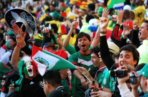 2026 FIFA 월드컵에서 멕시코를 응원하는 사람들로, 본 기사 내용과 무관. [사진=Flickr]