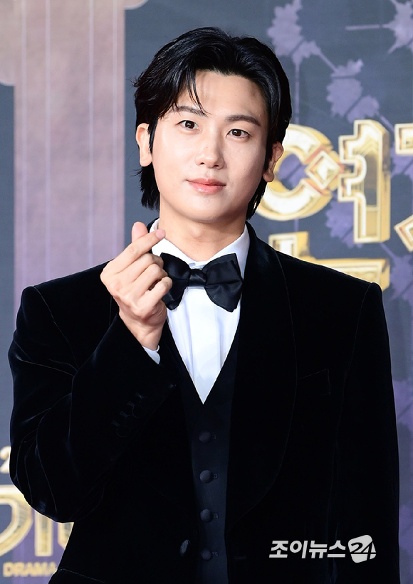 '보물섬' 배우 박형식이 31일 오후 서울 마포구 상암동 SBS 프리즘타워에서 열린&nbsp;2025 SBS 연기대상&nbsp;레드카펫 행사에 참석하고 있다. [사진=정소희 기자]