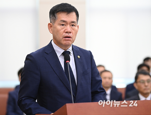 석종건 방위사업청장이 25일 오후 서울 여의도 국회에서 열린 국방위원회 전체회의에서 2024회계연도 결산 관련 제안 설명을 하고 있다. [사진=곽영래 기자]