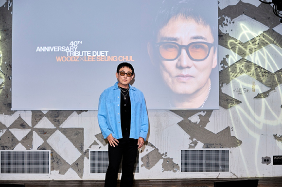 가수 이승철이 29일 오후 서울 한남동 현대카드 언더스테이지에서 열린 이승철 40주년 앨범 음감회에 참석해 포즈를 취하고 있다. [사진=LSC]