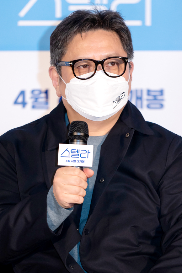 권수경 감독이 29일 서울 용산구 CGV용산아이파크몰점에서 진행된 영화 '스텔라' 언론시사회에 참석해 소감을 말하고 있다. [사진=CJ ENM]