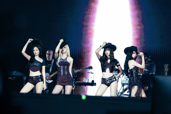 블랙핑크, 홍콩서 월드투어 피날레 "모든 순간 꿈만 같았다"⋯2월 컴백 예열