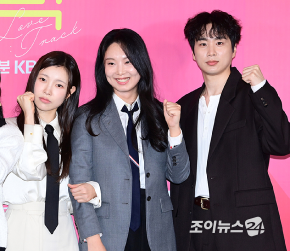 이영서 감독-배우 방효린-이준-정광수 감독-배우 배윤경-김아영-배은혜 감독-배우 문동혁이 11일 오후 서울 영등포동 CGV영등포에서 열린 2025 KBS 2TV 단막 프로젝트 '러브 : 트랙' 제작발표회에 참석하고 있다. [사진=정소희 기자]