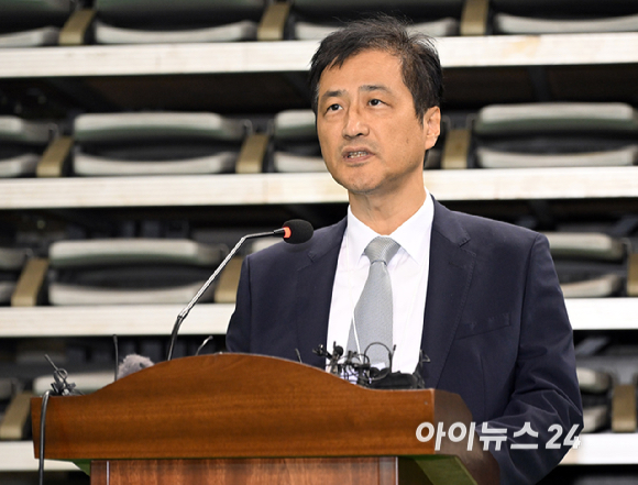 이태한 선거관리위원회 특별검사가 28일 6.3 지방선거 투표용지 공개 검증을 위해 서울 올림픽공원 핸드볼경기장에서 기자회견을 갖고 있다. [사진=사진공동취재단 ]