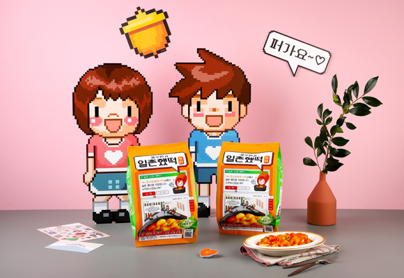싸이월드가 풀무원과 콜라보레이션 제품 '풀무원과일촌했떡볶이'를 출시했다. 사진은 관련 이미지. [사진=싸이월드]