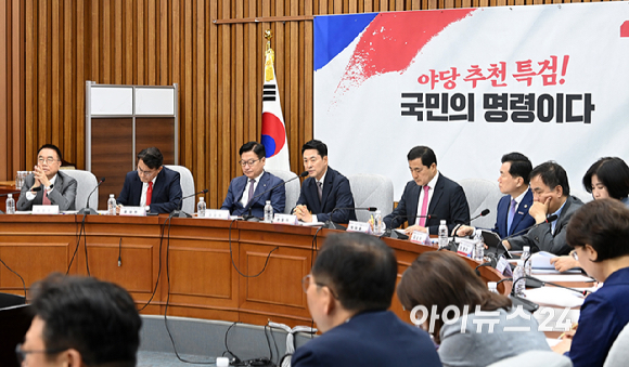 장동혁 국민의힘 당대표가 21일 서울 여의도 국회에서 열린 '제9회 전국동시지방선거 투표용지 부족사태 등 국민참정권 침해 진상규명 및 선거관리 개혁을 위한 국정조사특별위원회' 및 '6.3 국민참정권 침해 진상규명 및 선거관리 개혁 특별위원회' 연석회의에서 발언하고 있다. [사진=곽영래 기자]