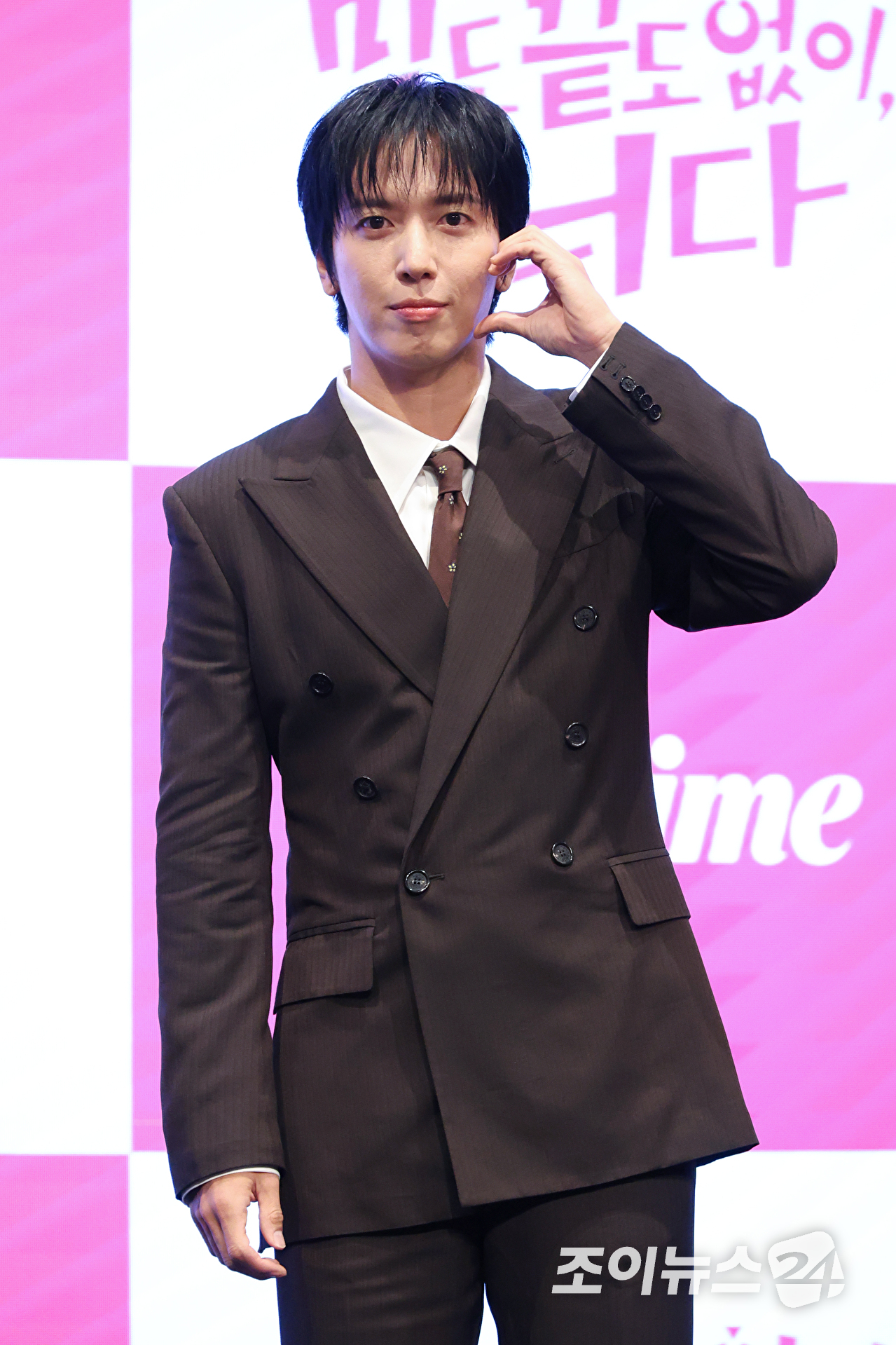 그룹 씨엔블루 정용화가 19일 오후 서울 구로구 더세인트에서 진행된 라이프타임 새 토일드라마 '밑도 끝도 없이, 너다' 제작발표회에 참석해 포즈를 취하고 있다. [사진=문수지 기자]