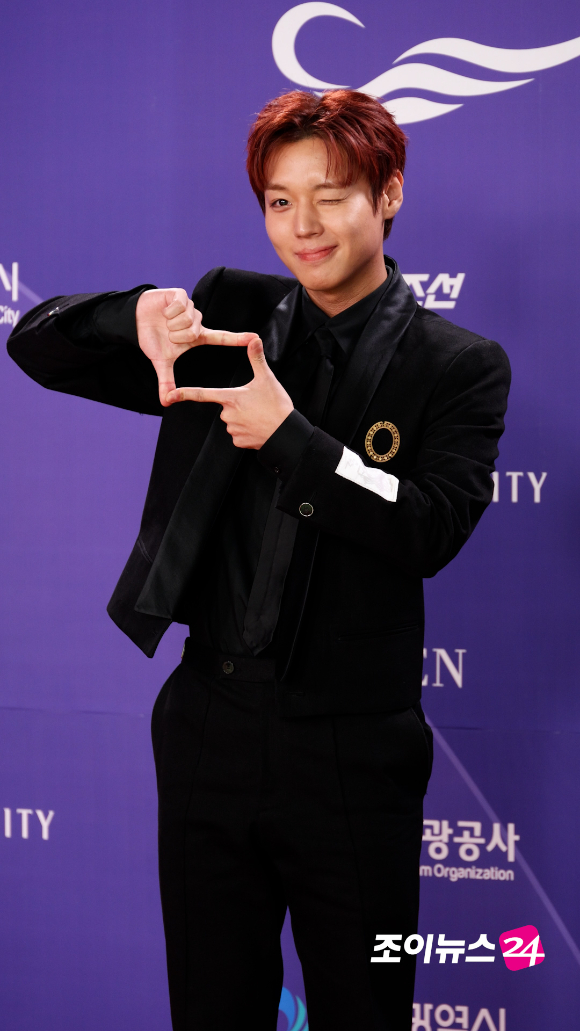 배우 박지훈이 31일 오후 인천시 영종구 운서동 파라다이스시티에서 열린 제5회 청룡시리즈어워즈 레드카펫 행사에 참석하고 있다. [사진=문수지 기자]
