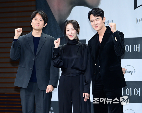 배우 유연석과 서현진이 28일 오후 서울 마포구 상암동 MBC 골든마우스홀에서 열린 MBC 새 금토드라마 '라이어' 제작발표회에 참석하고 있다. [사진=정소희 기자]