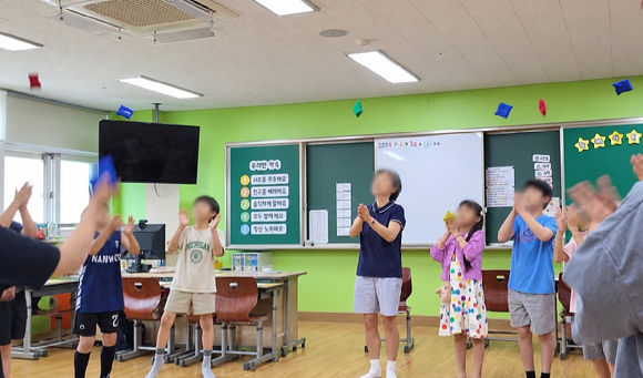 콩주머니 던지고 받기 [사진=전국교직원노동조합 ]