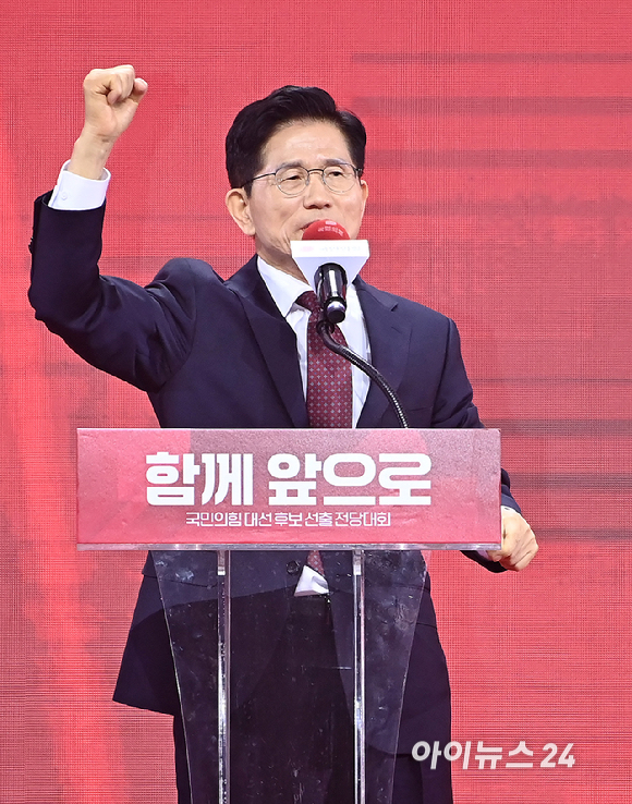 김문수 국민의힘 대선 후보가 3일 오후 경기 일산 킨텍스에서 열린 제5차 전당대회에서 수락 연설을 하고 있다. [사진=곽영래 기자]