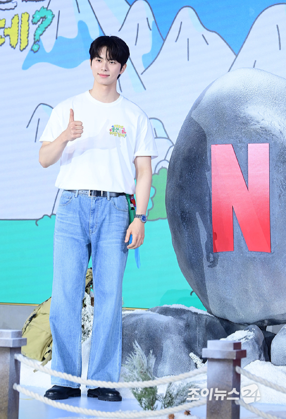배우 이채민이 12일 오전 서울 마포구 호텔 나루엠갤러리에서 열린 넷플릭스 예능 '대체 등산을 왜 하는 건데?' 제작발표회에 참석하고 있다. [사진=정소희 기자]